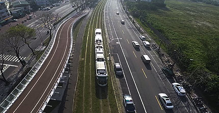 Tranvía Kaohsiung y tráfico